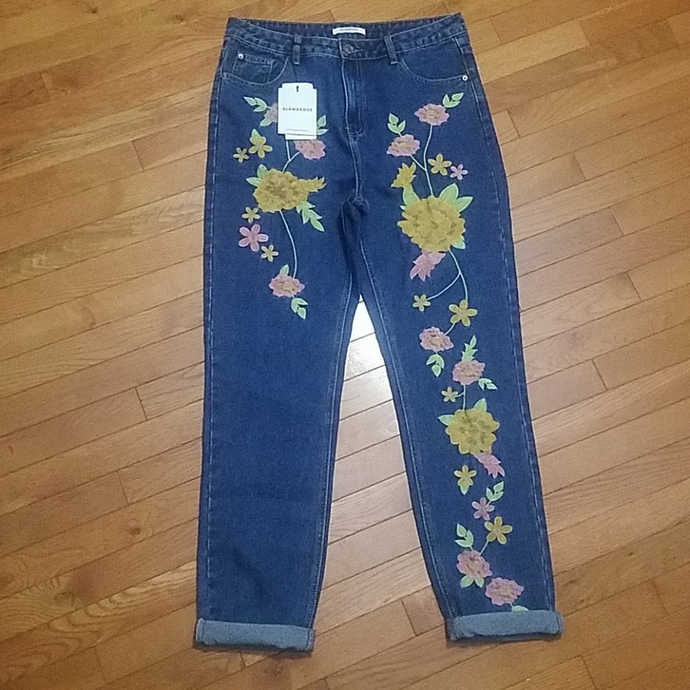 BNWT GLAMOROUS EMBROIDERED-47196 HI-RISE MOM JEAN